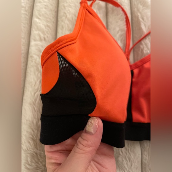 Nike Indy Women’s Padded V-Neck Sports Bra Size Medium Orange and Black - Picture 7 of 10